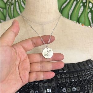 🖤Silvertone 'L' Initial Disc Pendant Necklace